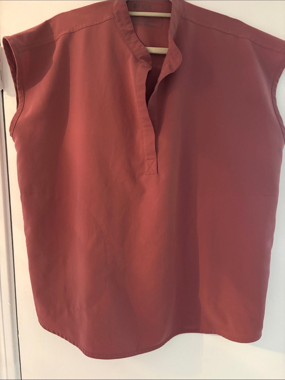 FIGS Sleeveless Mandarin Collar Scrub Top in Mauve. Gently loved.